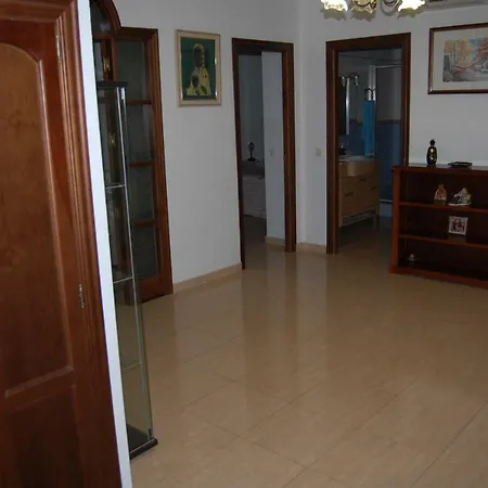 Dom wakacyjny Casa En Con Garaje *